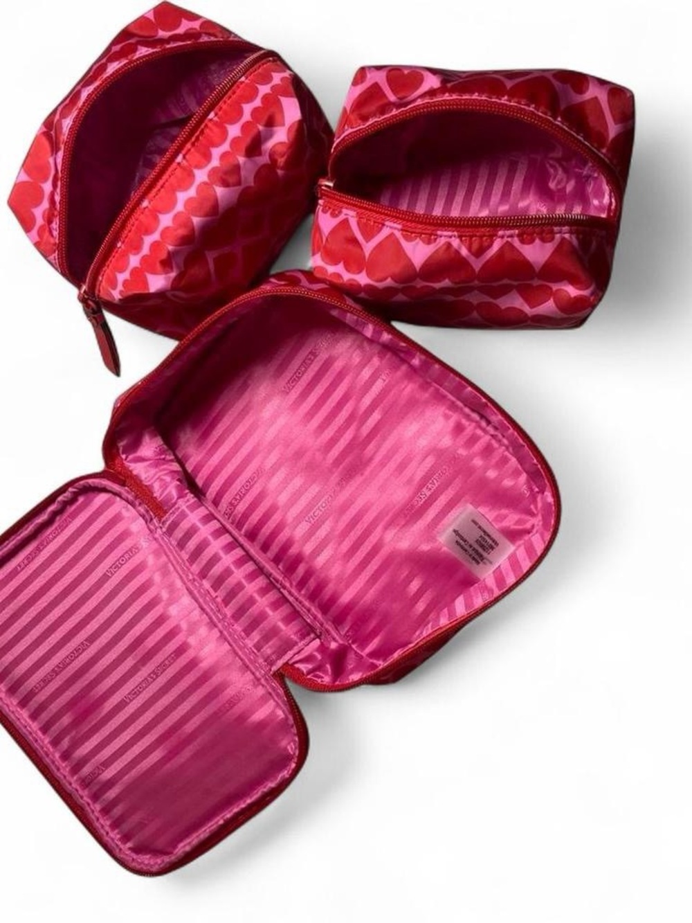NWOT Victoria's Secret 4-in-1 Cosmetic Set Red & Pink Hearts (Limited Edition) - Picture 6 of 9